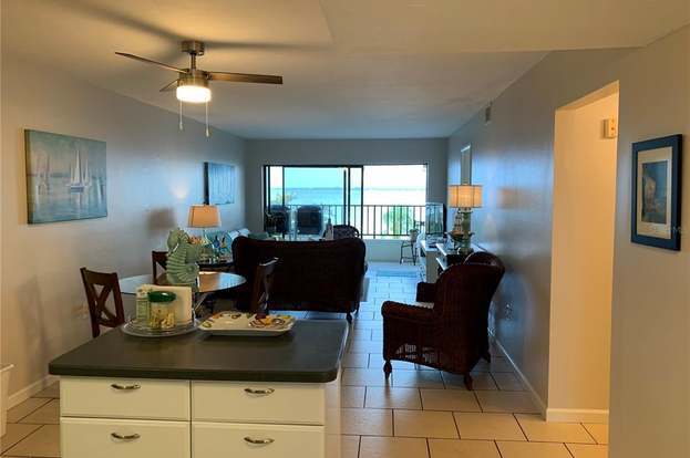 Building Photo - 1500 Park Beach Cir