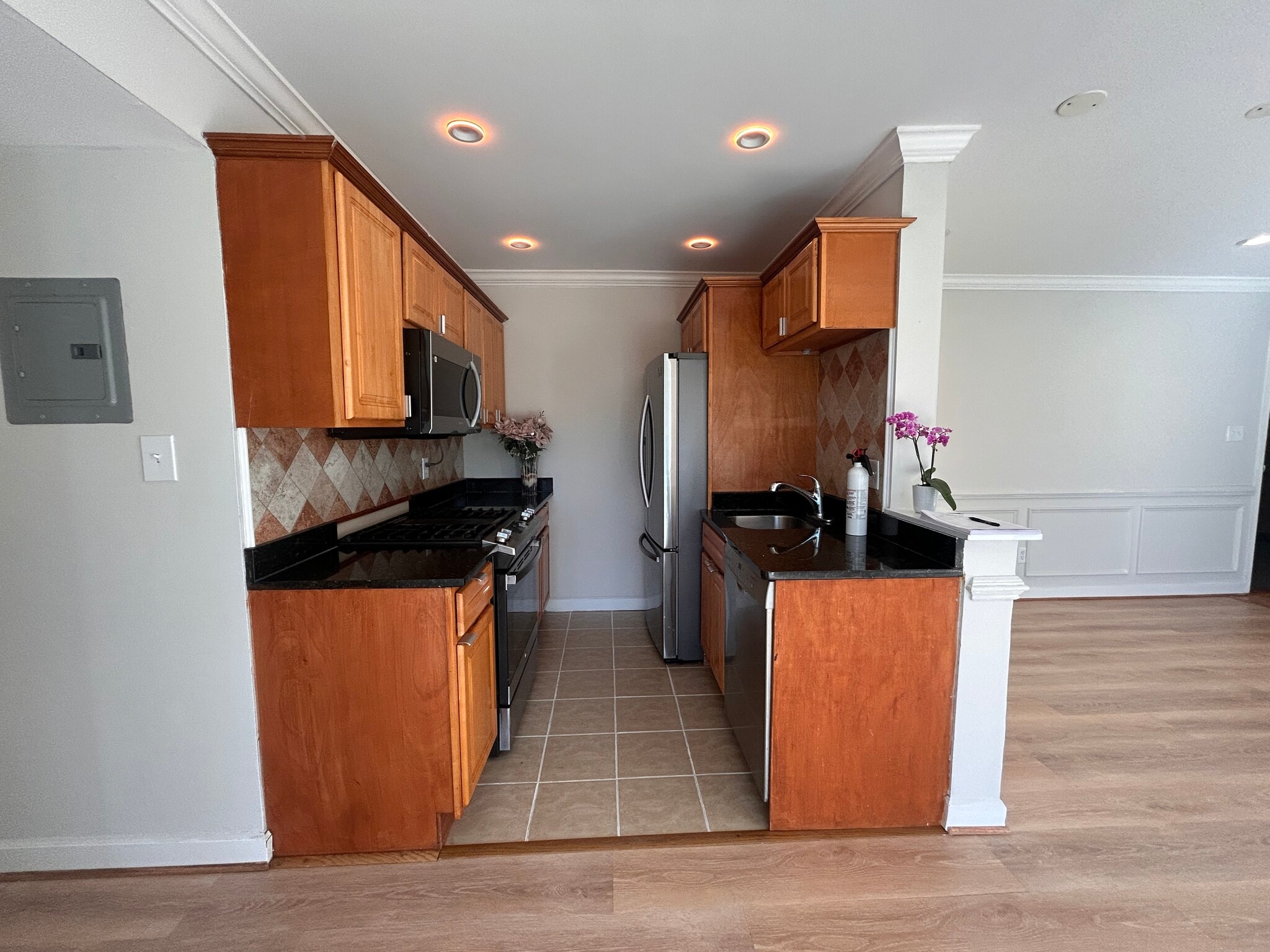 Building Photo - 4923 Americana Dr