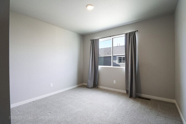 Building Photo - New Townhome in Downtown Johnstown