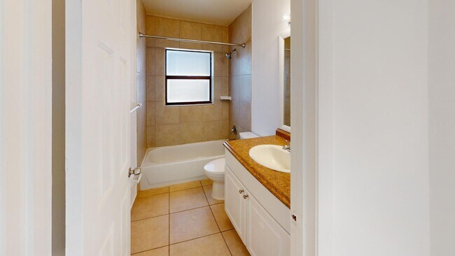 Building Photo - 1580 Montauk Dr
