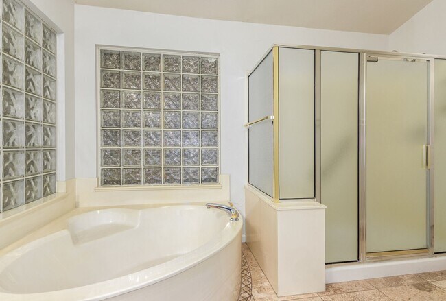 Building Photo - New Listing in Avondale