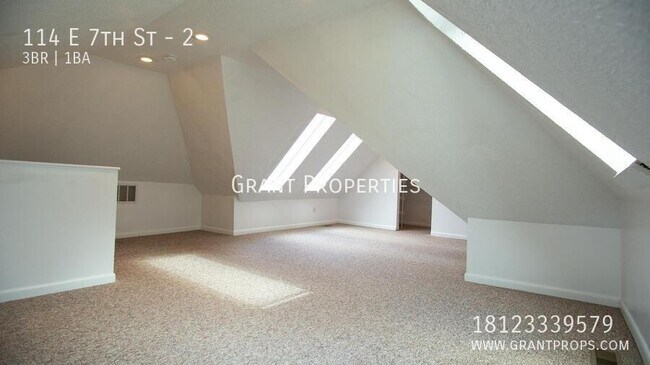 Building Photo - 114 E 7th St