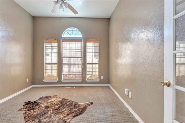 Building Photo - Look at this Bonus Room!!!