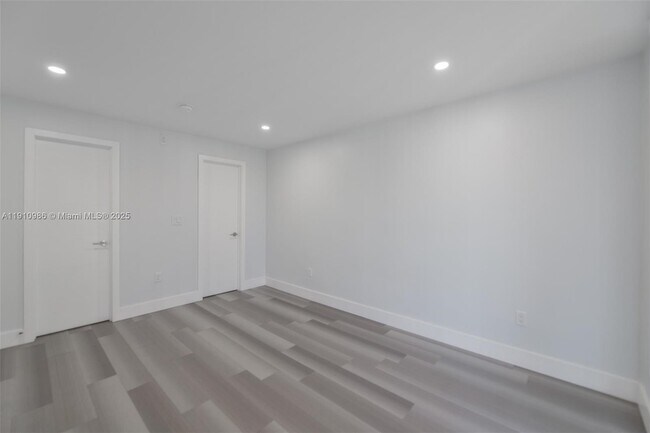 Building Photo - 1800 NW 24th Ave