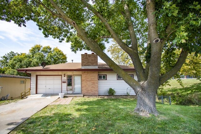 Primary Photo - 1220 Hillcrest Dr