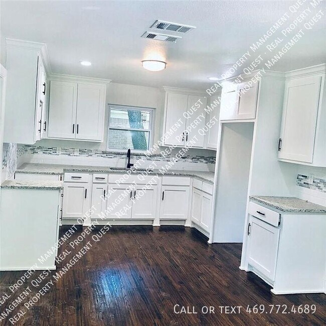 Building Photo - 4310 Vandervort Dr