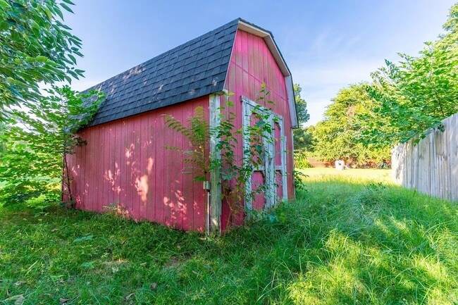 Building Photo - 505 W Texie Ave