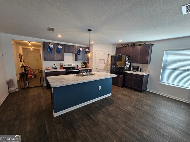 Building Photo - 108 Landing Blvd