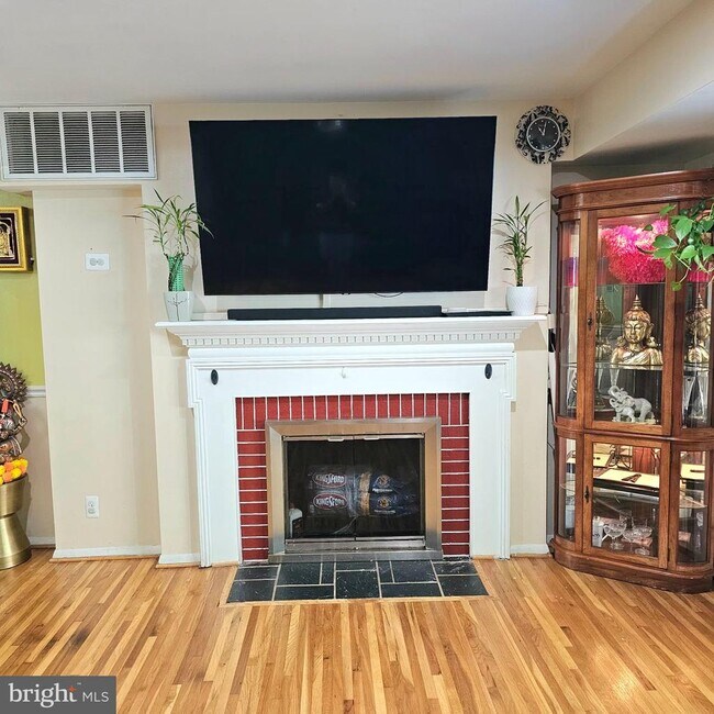Building Photo - 7603 Tiverton Dr