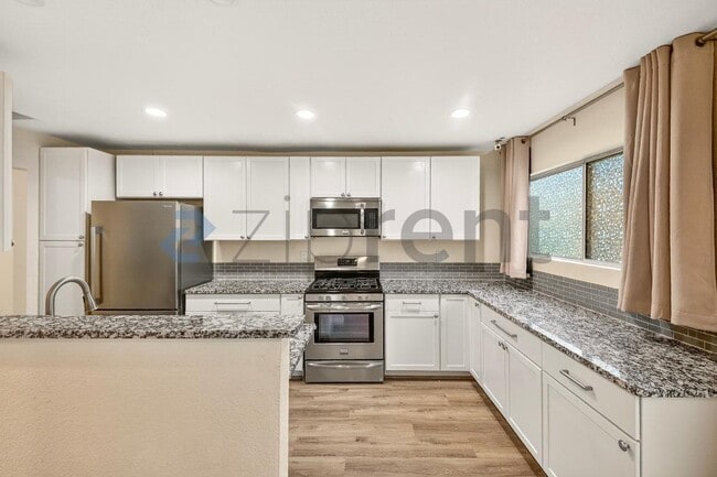 Building Photo - 10215 Variel Ave