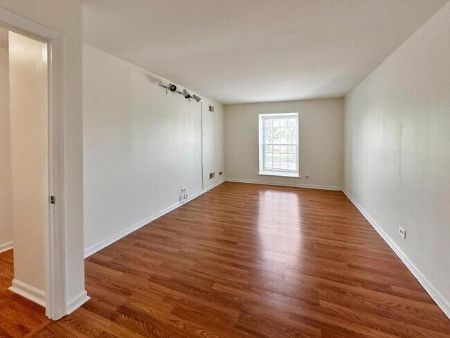 Building Photo - 5000 Carriage Way Dr