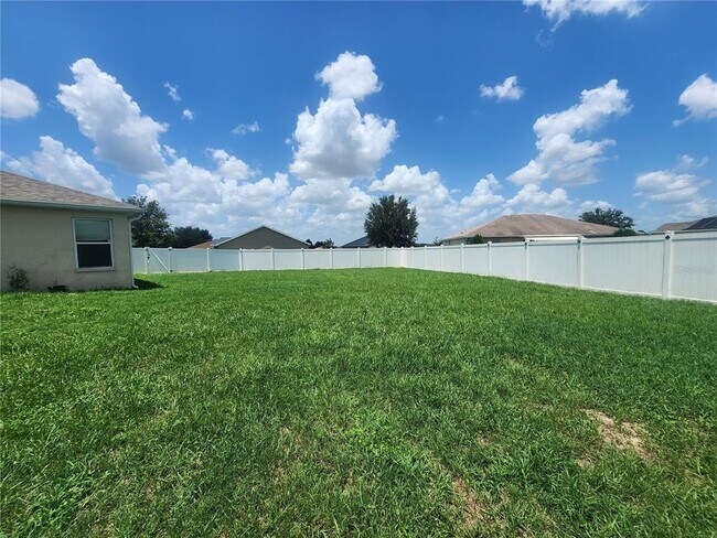 Building Photo - 9907 SW 54th Ave