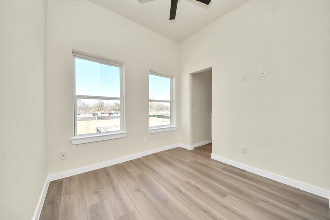 Building Photo - 8025 Peachtree St