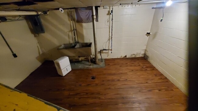 Building Photo - 3606 Dale Ave