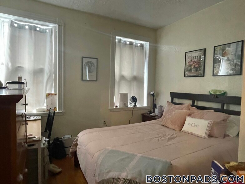 Building Photo - 72 Revere St