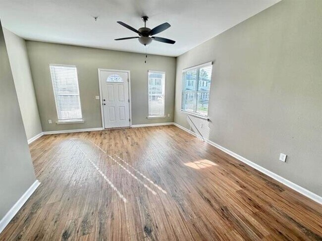 Building Photo - 2281 Del Carmel Way