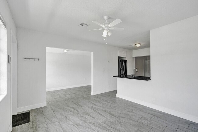 Building Photo - 651 SW 15th St