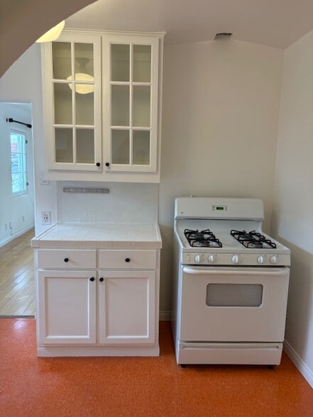 Kitchen 2 - 1722 Redcliff St