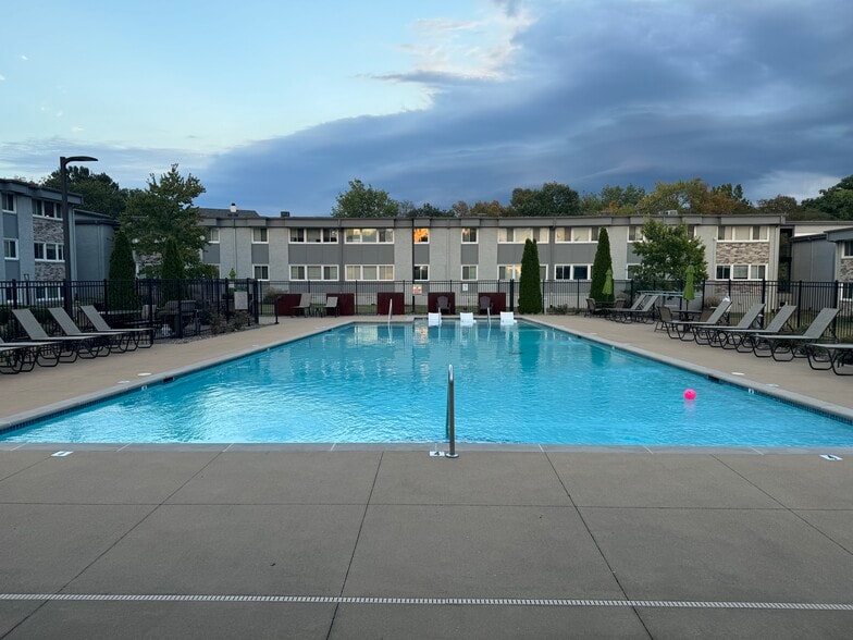 Pool view from entrance - 1900 Richard Jones Rd