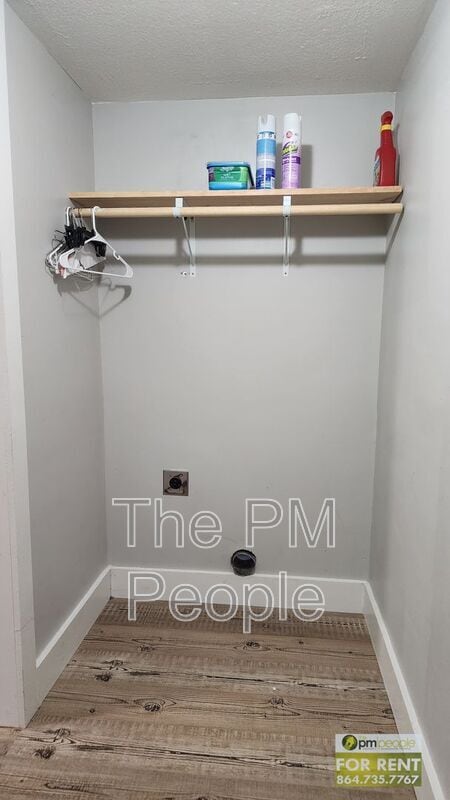 Building Photo - 2 Pineview Dr