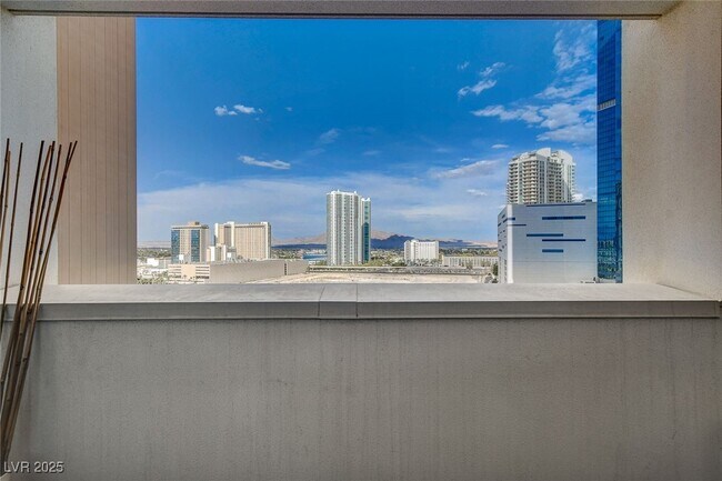 Building Photo - 2700 S Las Vegas Blvd