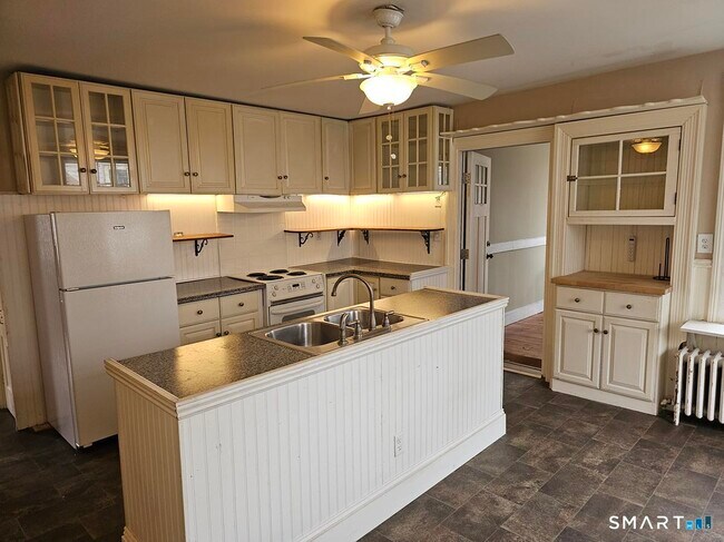 Building Photo - 19 Howard Ave