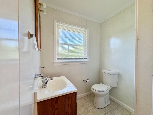 Building Photo - Southern Charm