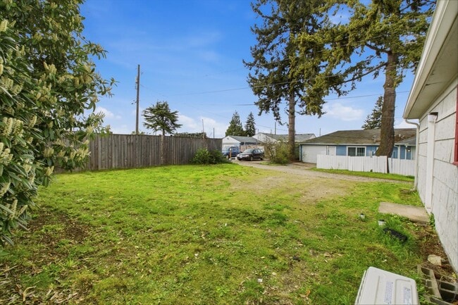 Building Photo - 3416 S Thompson Ave