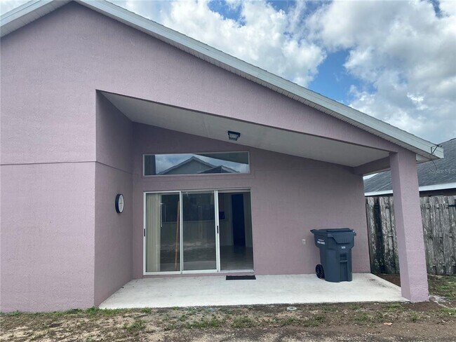 Building Photo - 539 Lady Diana Dr
