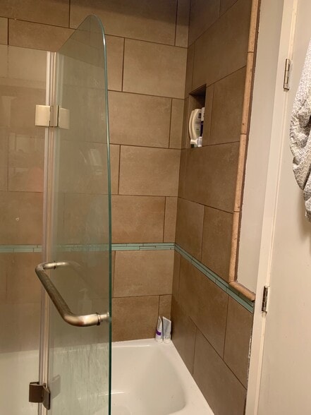 Remodeled very modern bathroom with tiles - 2444 4th St