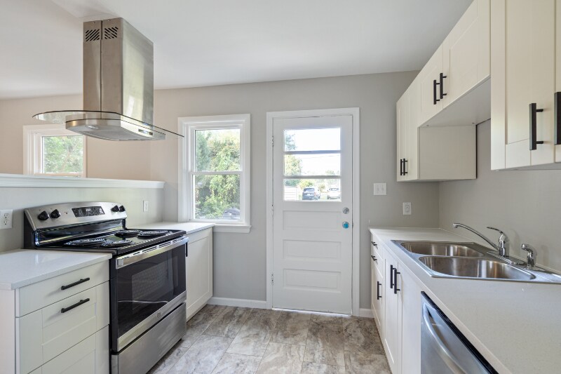 Building Photo - 707 Fairview Ave