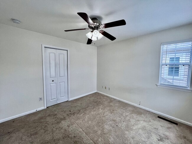 Building Photo - Stunning Castleton Condo