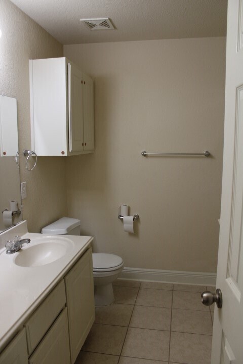 Building Photo - 18114 Surrey Lake Ln