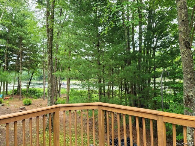 Building Photo - 14 Lakeside Dr