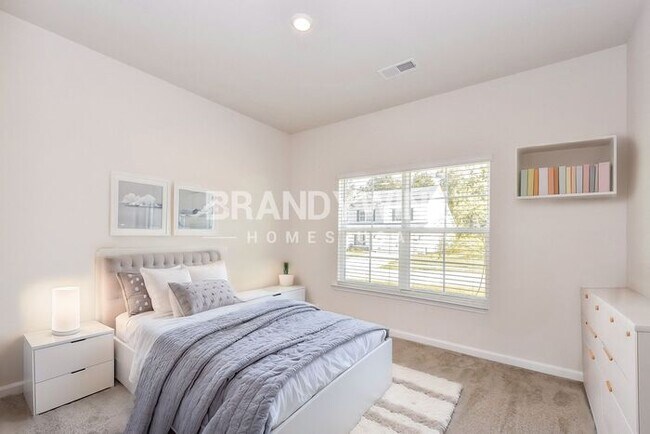 Building Photo - 662 Patmore Dr