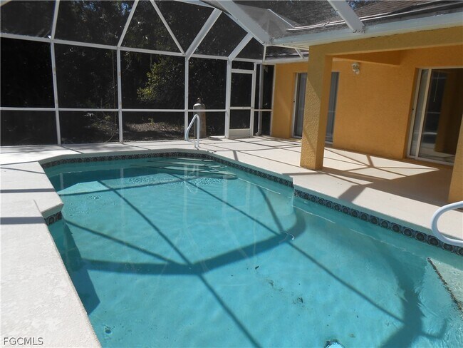 Building Photo - 612 McArthur Ave