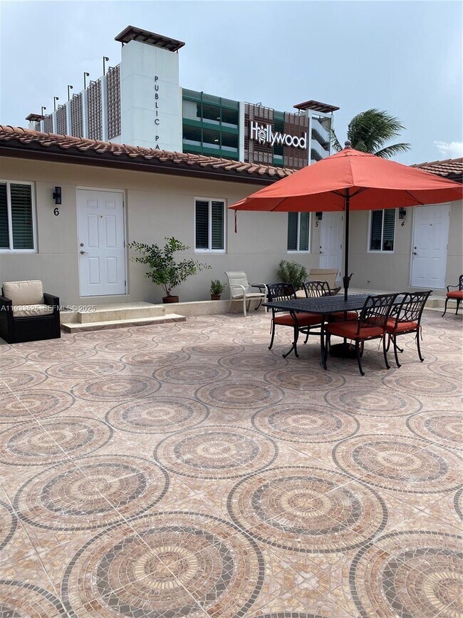 Building Photo - 326 Roosevelt St