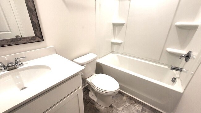 Building Photo - New Three Bedroom Townhouse in Greer SC!