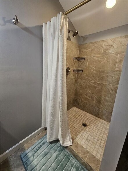 Building Photo - 2138 Donald Lee Hollowell Pkwy NW