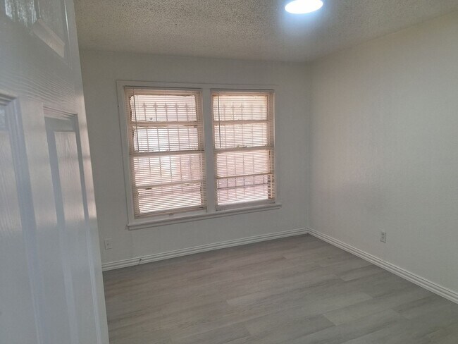 Building Photo - 5912 Maceo Ln