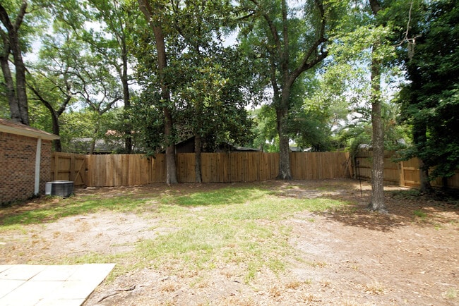 Building Photo - 574 L'Ombre Cir NE