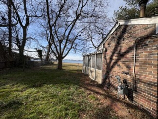 Building Photo - Larchmont