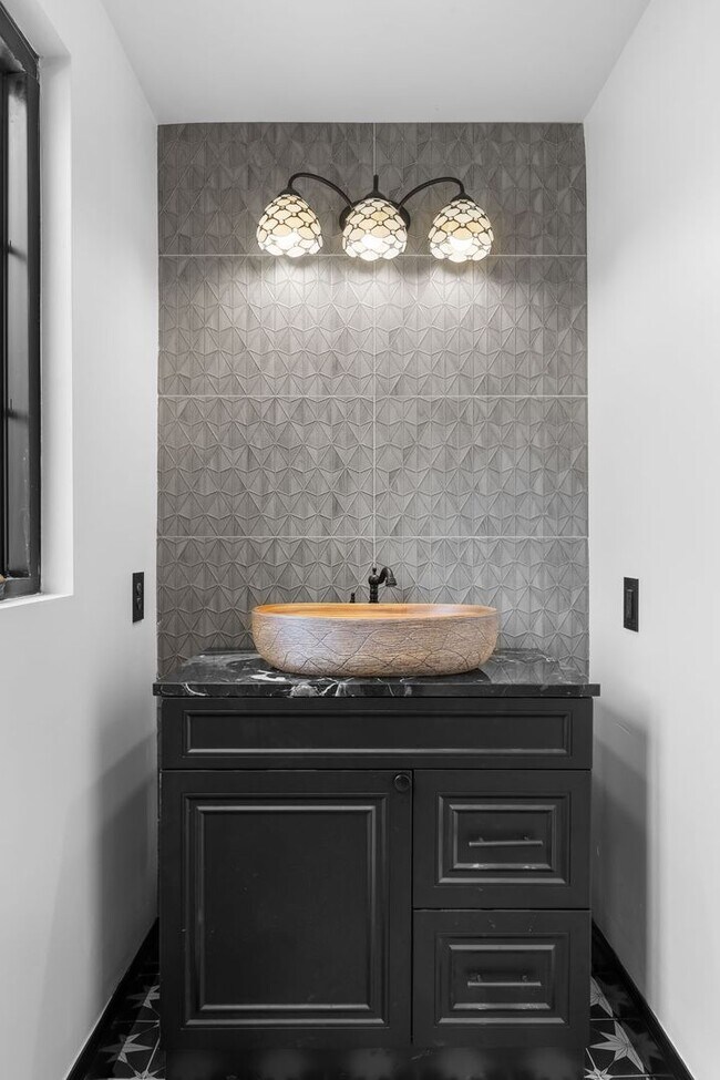 Building Photo - Thiel on 9th