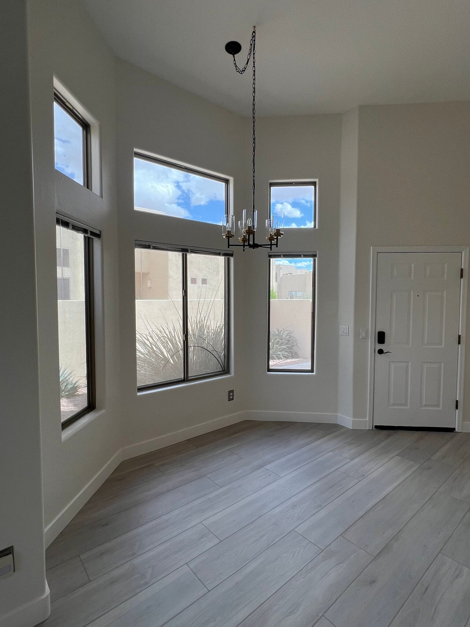 Building Photo - 9070 E Gary Rd