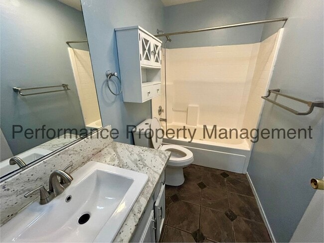 Building Photo - Stunning 5 Bed/2 Bath S Bakersfield Home w...