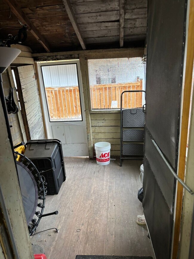 Building Photo - 421 W Lamme St