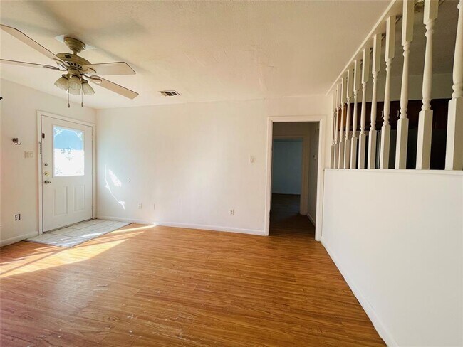 Building Photo - 7402 Geneva Dr