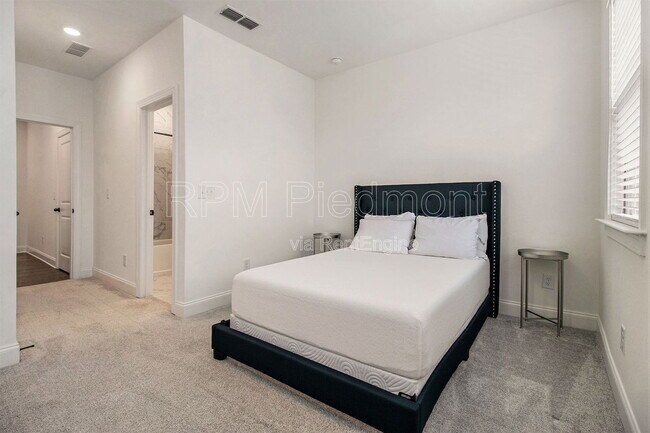 Building Photo - 2638 Caruso Wy