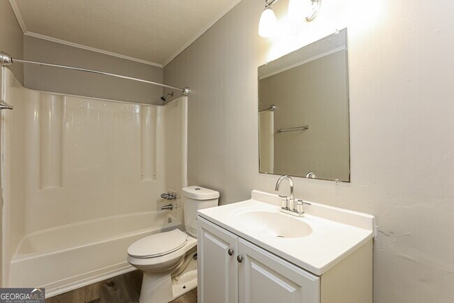 Building Photo - 1398 Lakeview Pkwy
