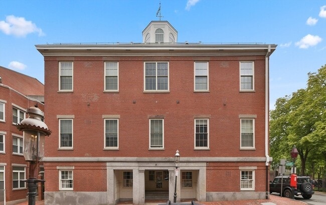 Building Photo - 47 Harvard St